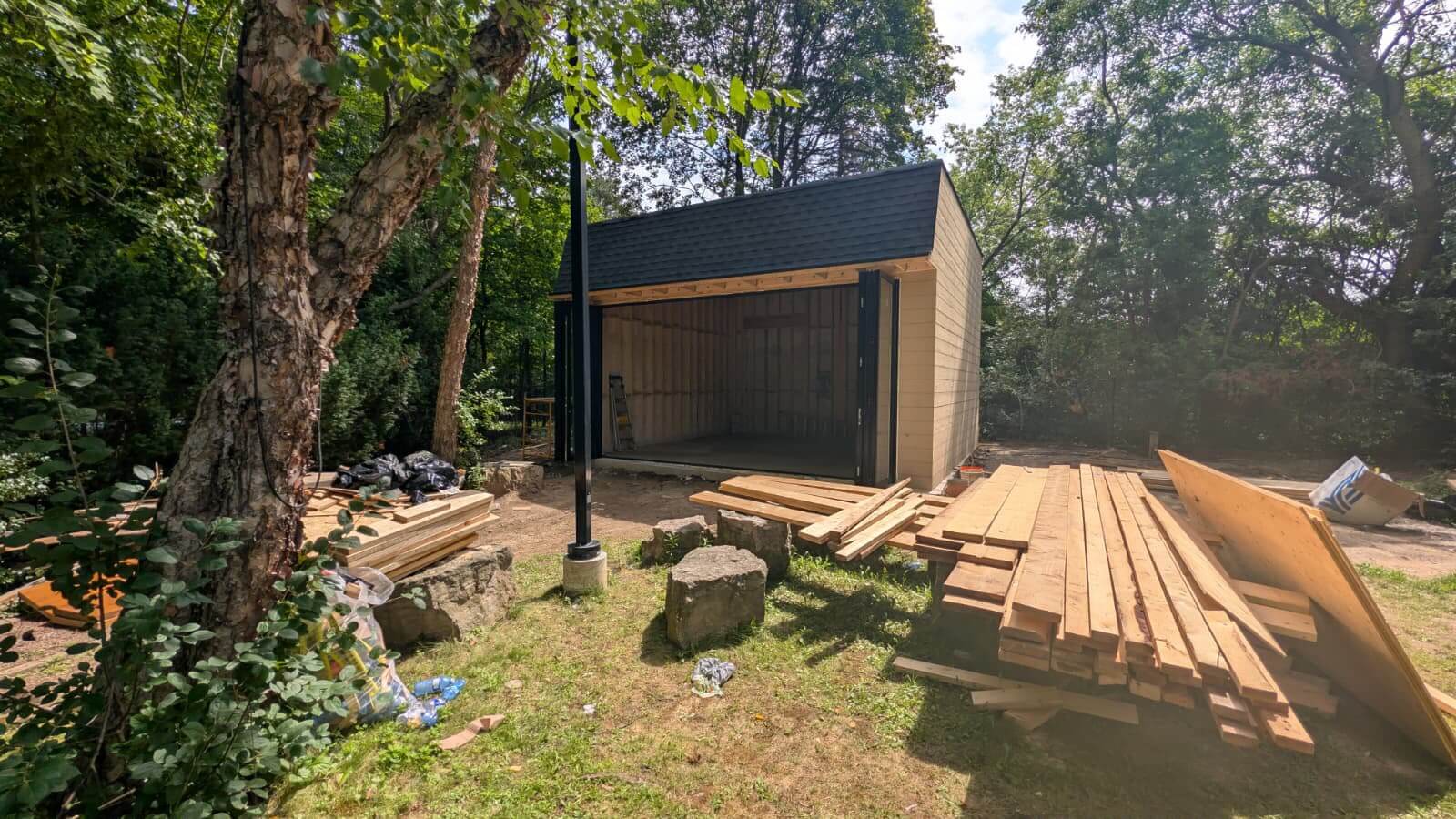 Indoor outdoor folding glass wall Toronto